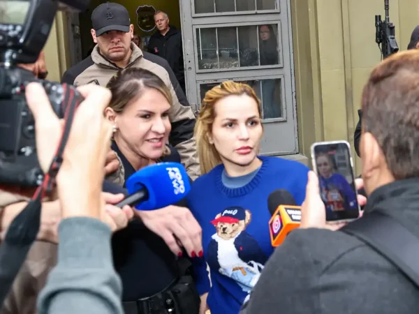 May 21, 2026, Sao Paulo, Sao Paulo, Brasil: Sao Paulo (SP), 05/21/2026 â€“ Police / Operation / Deolane Bezerra â€“ Influencer and lawyer Deolane Bezerra leaves the DHPP (Department of Homicides and Protection of Persons), in the central region of Sao Paulo, to the IML to undergo an examination, after being arrested during an operation investigating a money laundering scheme linked to the PCC, the court ordered the blocking of R$ 27 million in the influencer's assets this Thursday (21).(Foto: Leco Viana/Thenews2/Zumapress) (Credit Image: © Leco Viana/TheNEWS2 via ZUMA Press Wire)
