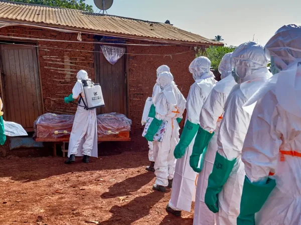 Red Cross workers wearing personal protective equipment (PPE) disinfect the house of an unidentified man who died of Ebola before retrieving his body, as aid agencies intensify efforts to contain a new Ebola outbreak involving the Bundibugyo strain, in Quartier Shuni 1, a residential sector in Mongbwalu, Djugu Territory of Ituri province, Democratic Republic of Congo, May 24, 2026. REUTERS/Gradel Muyisa Mumbere     TPX IMAGES OF THE DAY