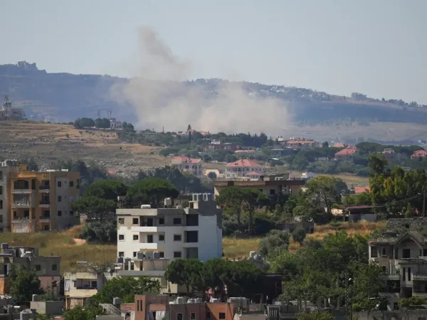 Fumaça após ataque israelense em Nabatieh, no Líbano
 15 de junho de 2026    REUTERS/Stringer