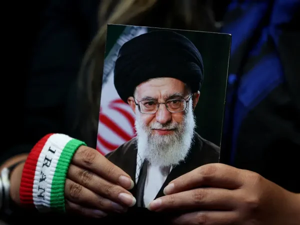 Foto do falecido líder supremo iraniano, aiatolá Ali Khamenei, em Teerã
 29 de maio de 2026   Majid Asgaripour/WANA via REUTERS