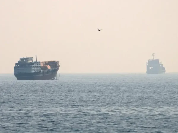 Embarcações no Estreito de Ormuz, vistas de Musandam, Omã
8 de julho de 2026