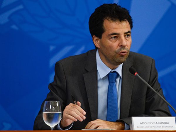 Secretário de Política Econômica do Ministério da Economia, Adolfo Sachsida, fala à imprensa no palácio do planalto. — Foto: Reprodução