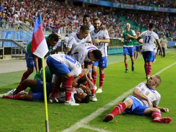No último lance da partida, Júnior Brumado garantiu a vitória do tricolor (Foto: Felipe Oliveira/ECB)