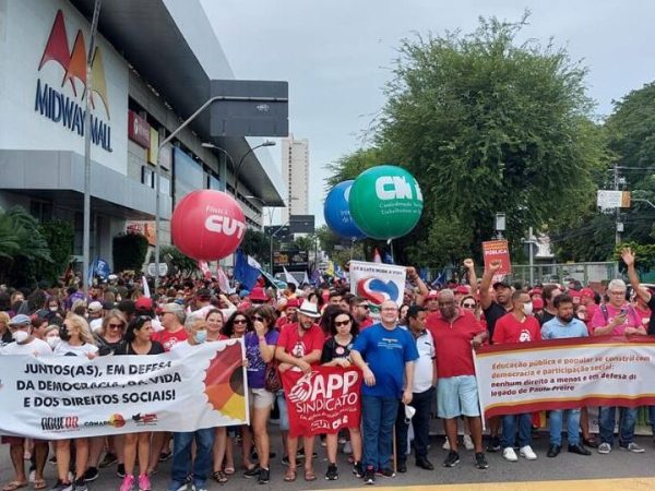 Entidades sindicais, Movimentos Sociais e estudantis estão à frente da manifestação. — Foto: ARQUIVO/REPRODUÇÃO