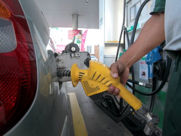 Gasolina sofreu aumento peça terceira semana. — Foto: Reprodução