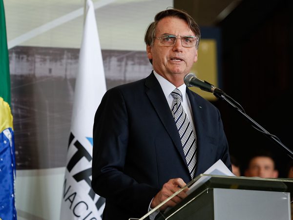 O presidente Jair Bolsonaro discursa durante cerimônia de posse do General Joaquim Silva e Luna, como diretor-geral brasileiro da Itaipu Binacional. — Foto: Reprodução