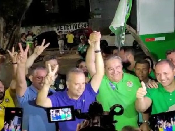 Rogério Marinho comemorou a vitória ao lado do prefeito de Natal Álvaro Dias. — Foto: Magnus Nascimento