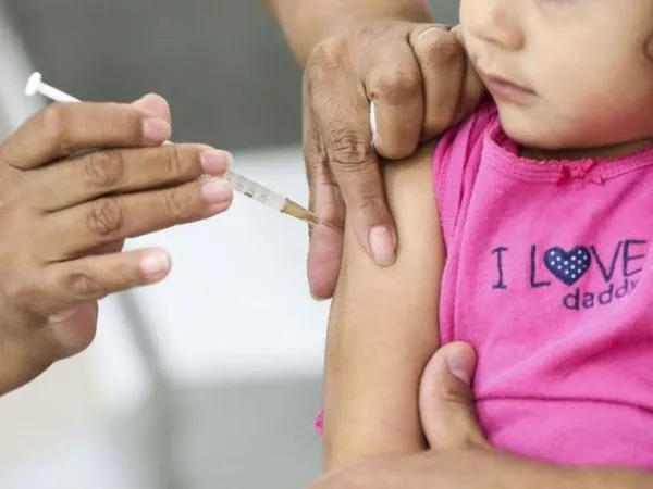 Na última semana, a Sesap recebeu 17 mil doses da Pfizer baby, voltada à vacinação de crianças de 6 meses a 2 anos. — Foto: Reprodução