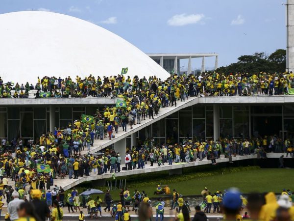 As investigações já levaram à denúncia de mais de 900 suspeitos, a maior parte foi detida ainda no dia dos ataques, em Brasília. — Marcelo Camargo/Agência Brasil