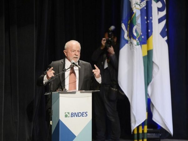 Lula disse que a discussão sobre regulação da mídia deve envolver todos os países do mundo. — Tomaz Silva/Agência Brasil