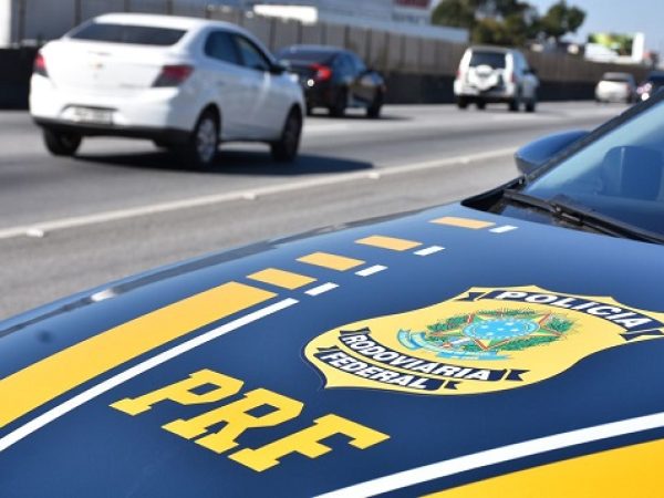 Polícia recomenda que condutor não dirija mais de 4 horas seguidas. — Foto: Divulgação/PRF
