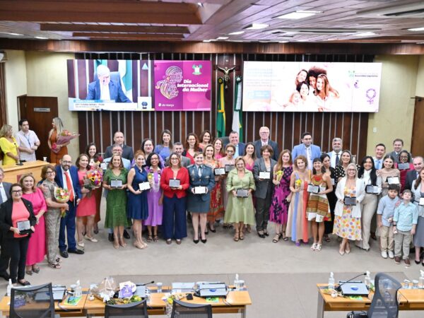 Sessão solene em homenagem ao Dia Internacional da Mulher contou com a presença de várias autoridades. — Foto: João Gilberto