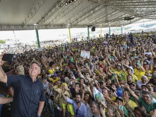 Bolsonaro tem recuperado popularidade nas pesquisas — Foto: Clauber Cléber.