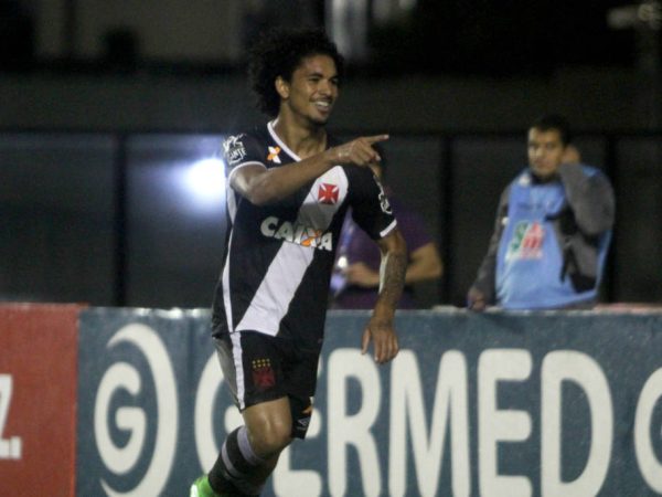 Douglas Luiz marcou o gol da vitória do Vasco nessa quinta (Foto: Paulo Fernandes/CRVG)