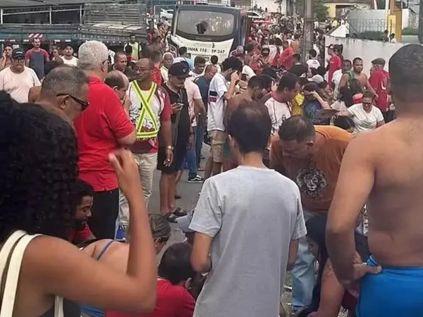 Pernambuco: Micro-ônibus atropela participanes de procissão, mata sete e deixa mais de 20 feridos. Foto: Reprodução/Redes Sociais