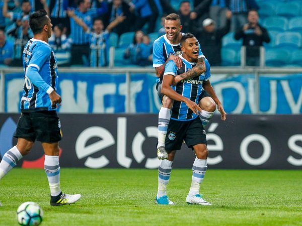 Os gols gremistas foram marcados por Pedro Rocha e Fernandinho - (Foto: Lucas Uebel/ GFBPA)