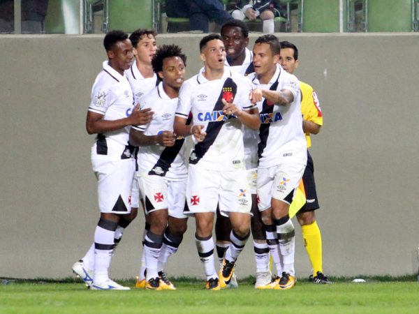 Paulinho tem apenas 17 anos e marcou dois contra o Galo (Foto:Divulgação/Carlos Gregório Jr/Vasco.com.br)