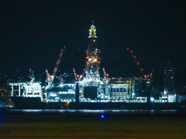 RIO DE JANEIRO-RJ 22/02/2018 - Plataforma de extração de petróleo estacionada em frente ao aeroporto Santos Dumont. Foto: Saulo Cruz/MME