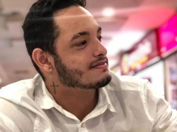 Jhonny tinha 23 anos e foi morto dentro da pizzaria em que trabalhava — Foto: TV Cabo Branco/Reprodução