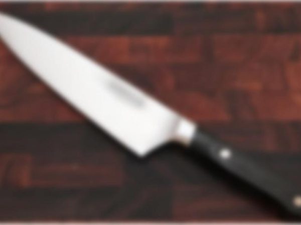 As primeiras informações indicam que o homem, de cerca de 40 anos, utilizou uma faca para atingir as crianças — Foto: Divulgação.