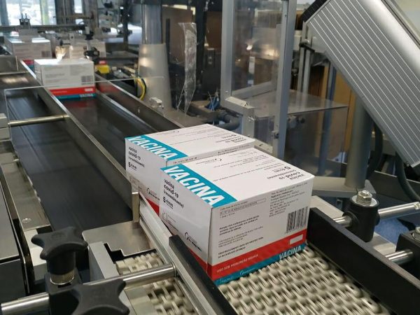 Ministro da Saúde, Marcelo Queiroga durante visita na linha de produção de vacinas na Fundação Oswaldo Cruz (Fiocruz), no Rio de Janeiro
