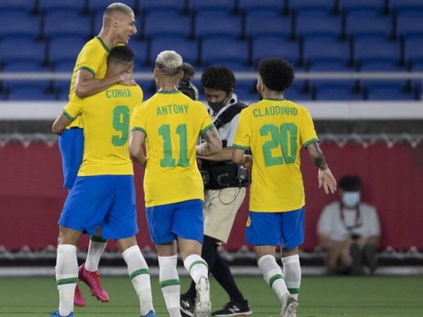 Após abrir três gols de vantagem, seleção diminui intensidade e quase complica a partida. — Foto: Lucas Figueiredo/CBF