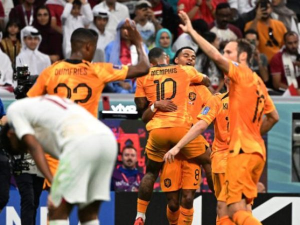 Gakpo e De Jong foram os autores dos gols que colocaram a seleção holandesa na próxima fase do Mundial. — Foto: Reprodução