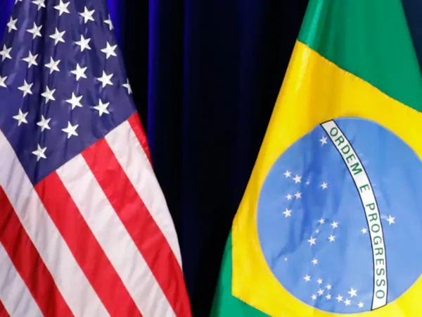 Los Angeles - EUA, 09/06/2022 - Bandeiras do Brasil e dos Estados Unidos. Foto: Alan Santos/PR