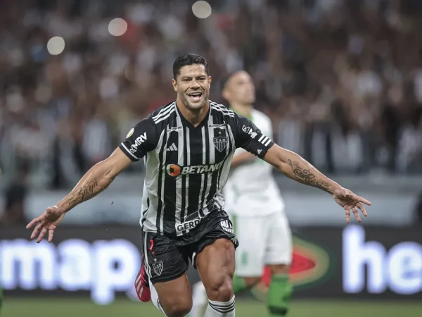 Hulk comemorando o primeiro gol na final do Mineiro — Foto: Pedro Souza / Atletico-MG