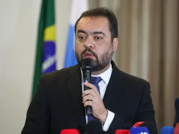 Rio de Janeiro - 06/10/2023 - Entrevista coletiva do governador Cláudio Castro com o secretário-executivo do Ministério da Justiça e Segurança Pública, Ricardo Cappelli para falar sobre as investigações das mortes dos três médicos em um quiosque