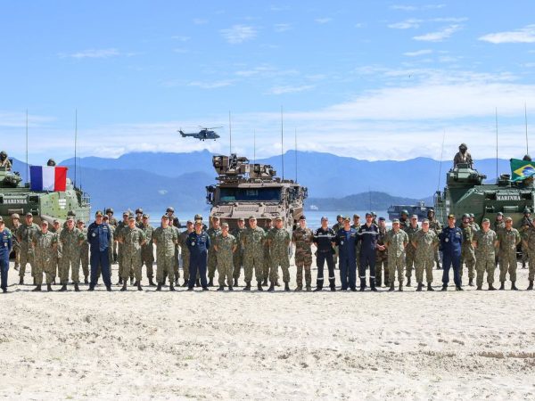 Rio de Janeiro (RJ), 23/04/2026 - FOTO DE ARQUIVO - O grupo naval francês Jeanne D`Arc realiza, no Rio de Janeiro, uma das principais missões de formação e projeção da Marinha Nacional Francesa. Mais de 1,3 mil militares franceses e brasileiros participam da ação que busca desenvolver técnicas de trabalho em comum entre Marinha e Exército franceses e a Marinha do Brasil. Foto: Marinha do Brasil/Divulgação