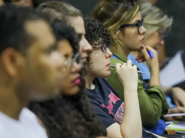Brasília (DF), 02.05.2024 - Os candidatos do Distrito Federal que farão o Concurso Público Nacional Unificado (CNU) estão aproveitando os últimos dias para revisar o conteúdo. Cerca de 160 pessoas acompanharam o último aulão preparatório promovido pela Biblioteca Nacional de Brasília (BNB). Foto: Joel Rodrigues/Agência Brasília