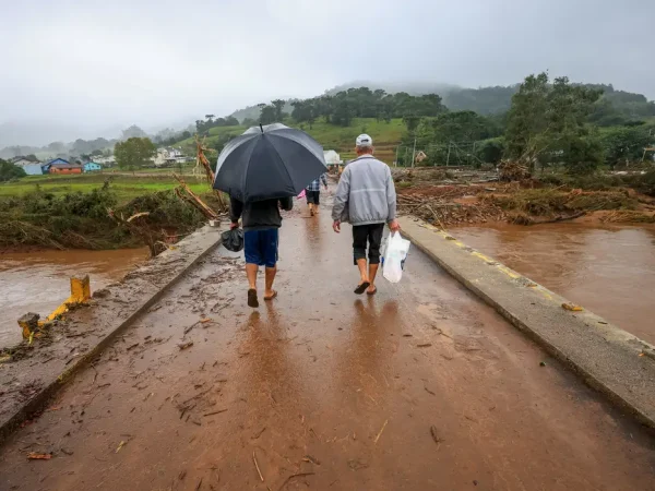 SINIMBU, RS, BRASIL, 03.05.2024 - Trabalho de limpeza na região de Sinumbu, devido aos estragos causados pela forte chuva no estado do Rio Grande do Sul. Foto: Gustavo Mansur/Palácio Piratini