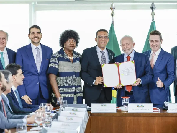 Brasília (DF), 15/10/2024 - Presidente da República, Luiz Inácio Lula da Silva, durante a sanção do Projeto de Lei n° 1765/2024, que reconhece como manifestação da cultura nacional a Festa do Sairé, realizada no distrito de Alter do Chão, no Município de Santarém, no Pará, em cerimônia no Palácio do Planalto. Foto: Ricardo Stuckert/PR