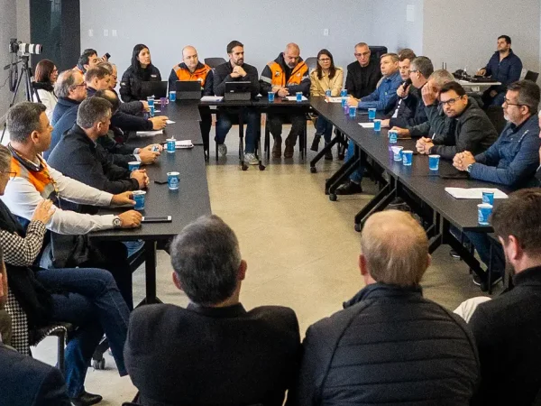 Santa Maria- 20/06/2025 -  Governador Eduardo Leite se encontrou, nesta sexta-feira (20/6), com mais de 30 prefeitos e representantes da região Central do Estado. Foto Maurício Tonetto/Secom