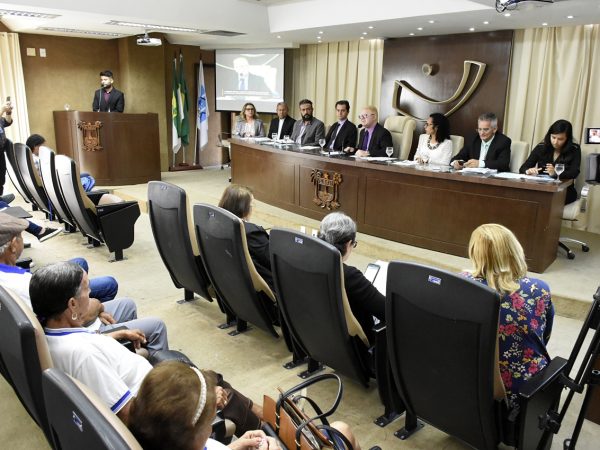 Por iniciativa do deputado Ubaldo Fernandes (PTC), o Legislativo realizou uma audiência pública — Foto: João Gilberto