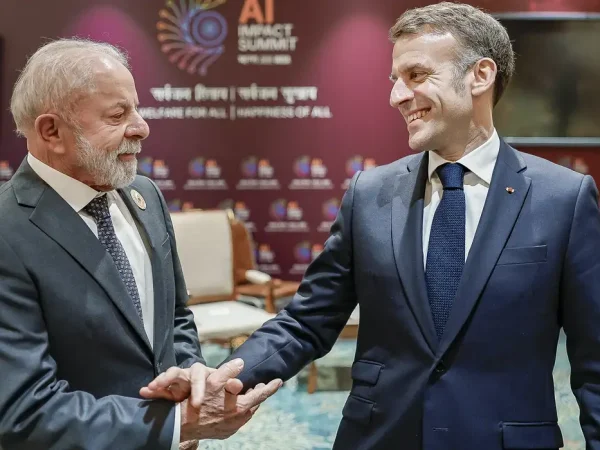 19.02.2026 - Presidente da República, Luiz Inácio Lula da Silva, durante reunião bilateral com o Presidente da França, Emmanuel Macron, no Centro de Convenções Bharat Mandapa. Nova Délhi - Índia.  Foto: Ricardo Stuckert / PR