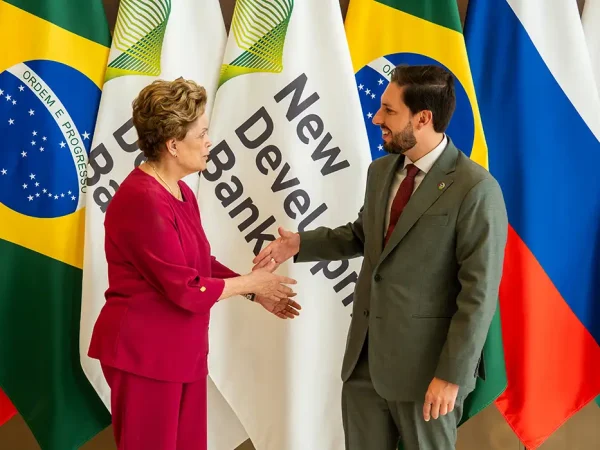 Xangai, 04/06/2026 -  O secretário executivo do Ministério da Cultura (MinC), Márcio Tavares, se encontrou com a presidenta do Novo Banco de Desenvolvimento (NDB) do BRICS, Dilma Rousseff. Foto: Tarcisio Boquady/ MinC