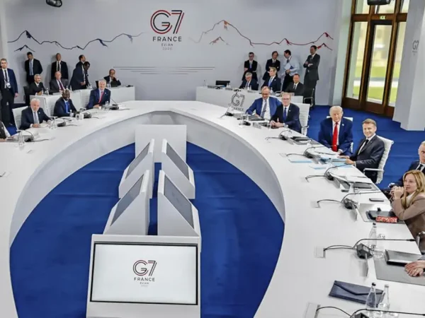 17.06.2026 - Presidente da República, Luiz Inácio Lula da Silva, durante reunião ampliada do G7 sobre o tema “​Relançar um crescimento econômico equilibrado, compartilhado e sustentável, em benefício de todos”, em Évian-les-Bains - França.
 
Foto: Ricardo Stuckert / PR