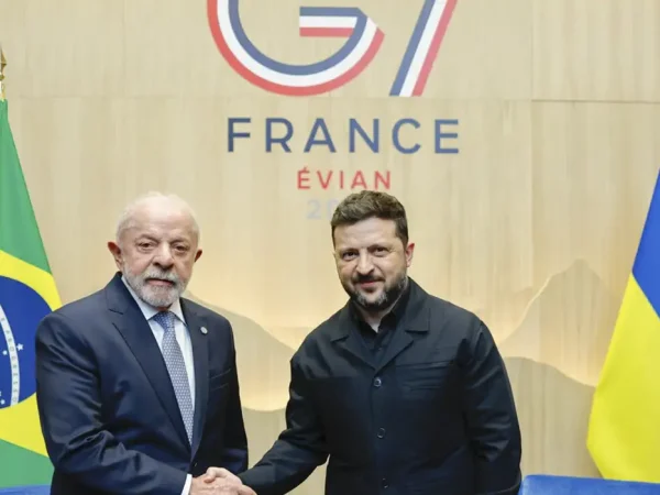 17.06.2026 - Presidente da República, Luiz Inácio Lula da Silva durante reunião com o Presidente da Ucrânia, Volodymyr Zelensky, em Évian-les-Bains - França.
 
Foto: Ricardo Stuckert / PR