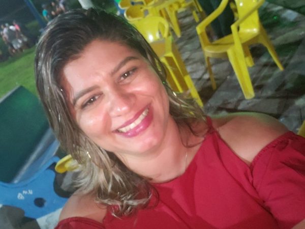 Februska Emanuely Ferreira tinha 34 anos e foi morta a tiros em João Câmara — Foto: Facebook/Reprodução