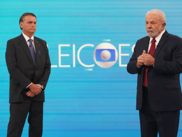 Bolsonaro e Lula durante debate na Rede Globo. — Foto: Reprodução