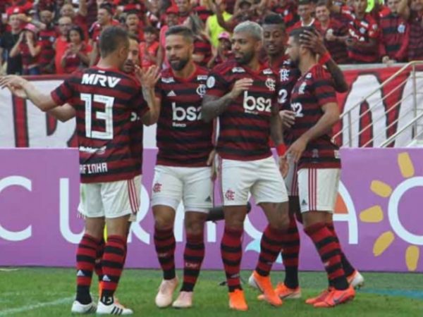 A dupla somou cinco gols e quatro assistências na manhã deste domingo, em massacre do Rubro-negro por 6 a 1 diante de 65 mil pessoas no Maracanã, recorde desta edição — Foto:  Paulo Sergio/Agencia F8.
