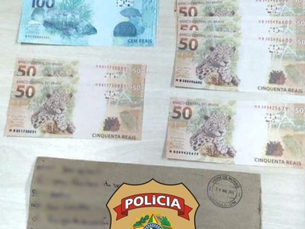 Foi apreendido um total de R$ 2 mil em cédulas falsificadas. — Foto: Divulgação/PF