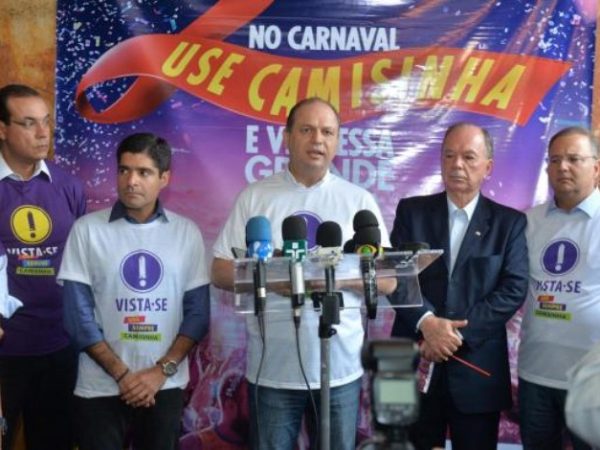 Ao lado do prefeito de Salvador, ACM Neto (DEM), ministro da Saúde, Ricardo Barros, discursa em evento a DSTs no Carnaval
Divulgação/Prefeitura de Salvador