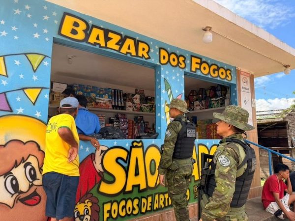 7ca3881f-c936-461b-8553-3f38ab2ddf0b Mais de 65 mil fogos de artifício são apreendidos na Paraíba — Foto: Reprodução/Polícia Militar