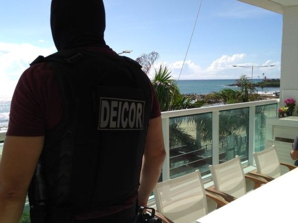 Deicor esteve em apartamento de dois suspeitos de tráfico de drogas na Praia de Areia Preta, Natal (Foto: Cedida/Polícia Civil)