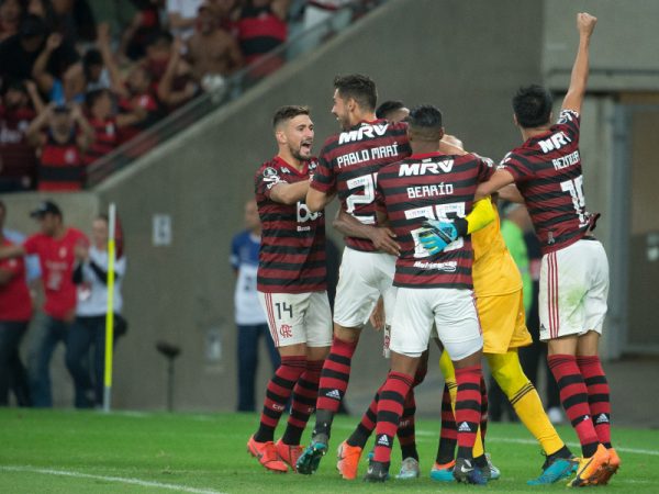 Gabigol foi o autor dos dois gols para o Flamengo em noite épica no Maracanã — Foto: Alexandre/Flamengo