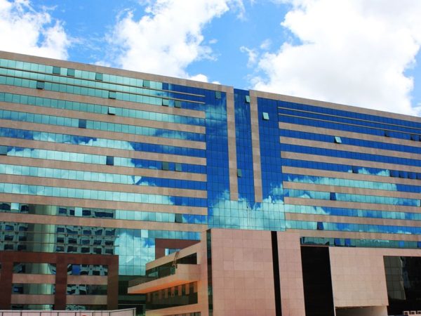Fachada do edifício sede da Advocacia-Geral da União (AGU), localizado no Setor de Autarquias Sul em Brasília (DF)