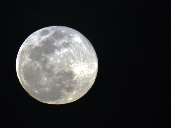 Ponto de maior aproximação com a Lua cheia será às 22h35. — Foto: Marcello Casal Jr/Agência Brasil